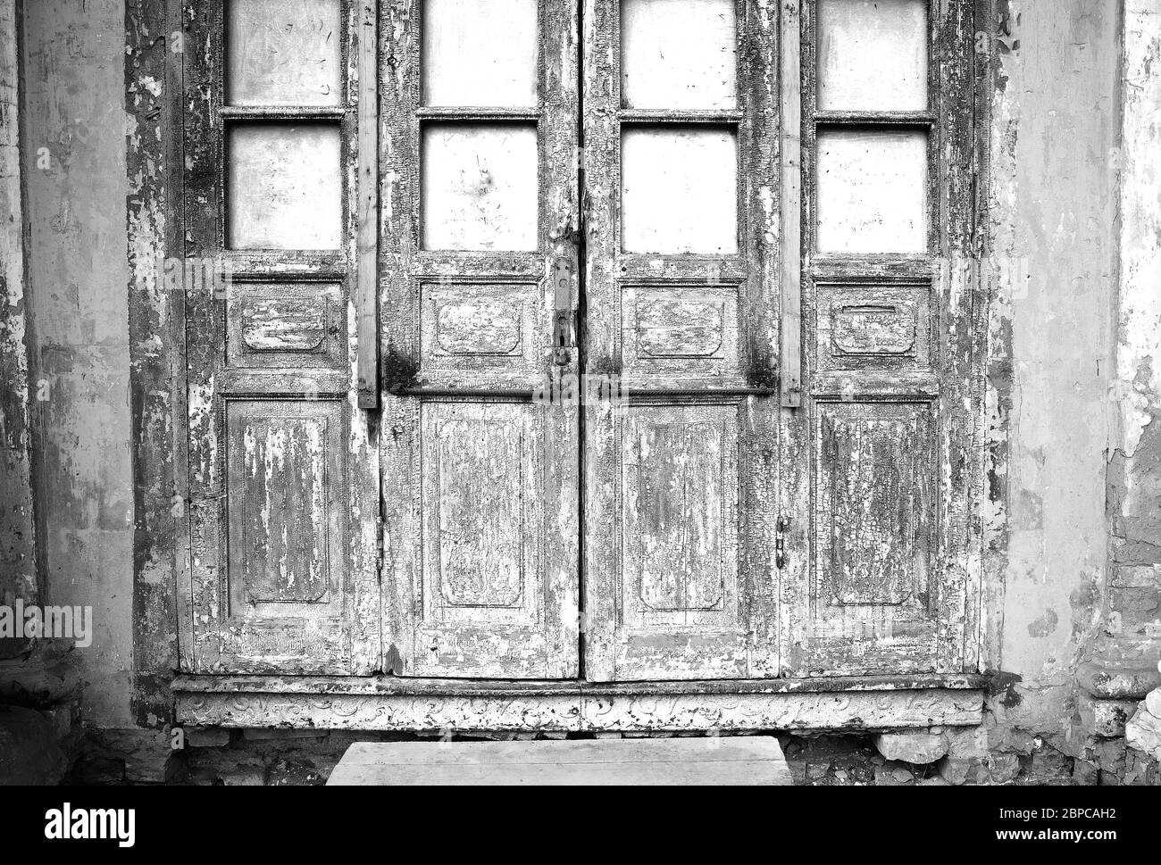 Old white doors wood texture Black and White Stock Photos & Images - Alamy
