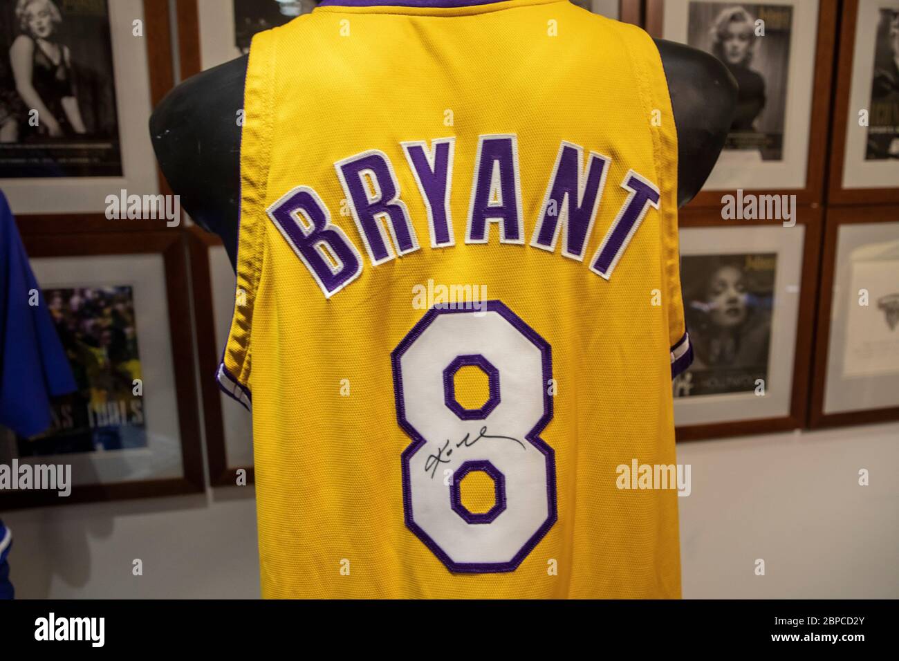 KOBE BRYANT 1999-2000 NBA FINALS GAME WORN AND SIGNED LOS ANGELES LAKERS  UNIFORM