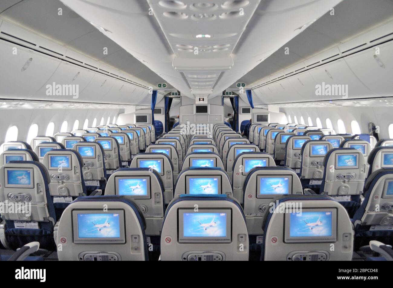 Interior of the Boeing 787 Dreamliner Stock Photo - Alamy