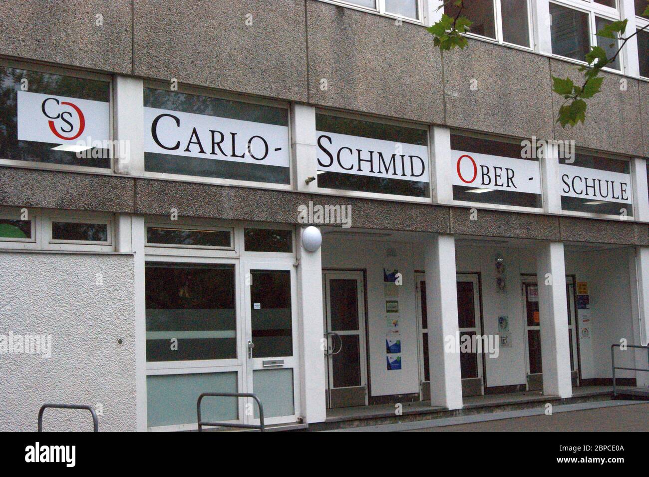 Die Carlo-Schmid-Oberschule in der Lutoner Straße in Berlin-Spandau Stock Photo