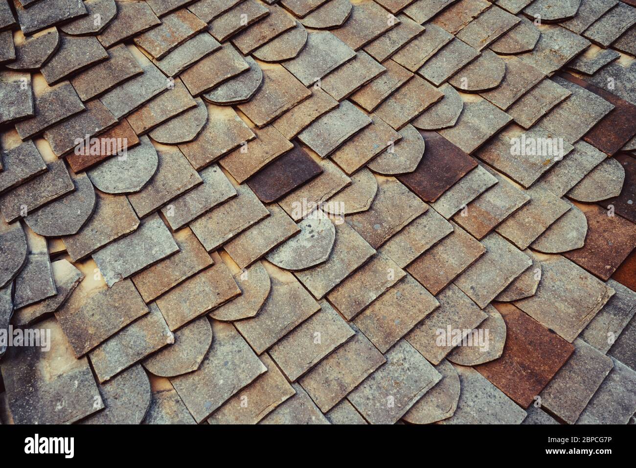 Close up roof tiles texture for background. Old Fashioned style Roof Tiles  rows. English vintage ceramic tiles of various shapes Stock Photo - Alamy
