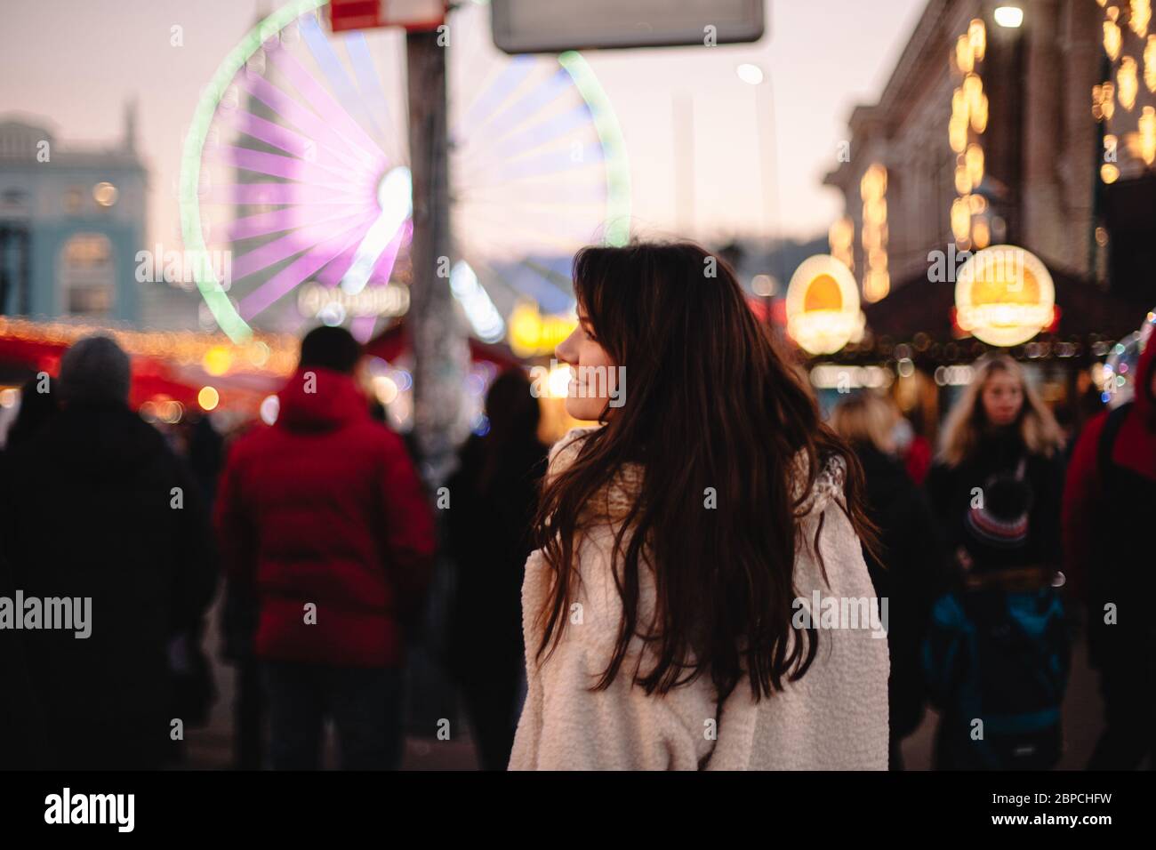 Teen girl looking away rear view hi-res stock photography and images ...