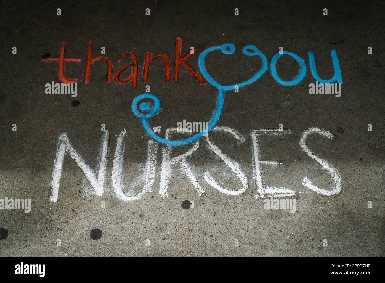 Thank you notes written in chalk on the sidewalk outside of Mount Sinai  Morningside Hospital in Manhattan for nurses and health care workers on May  18, 2020. (Photo by Steve Sanchez/Pacific Press/Sipa USA Stock Photo - Alamy, image size:1300x956