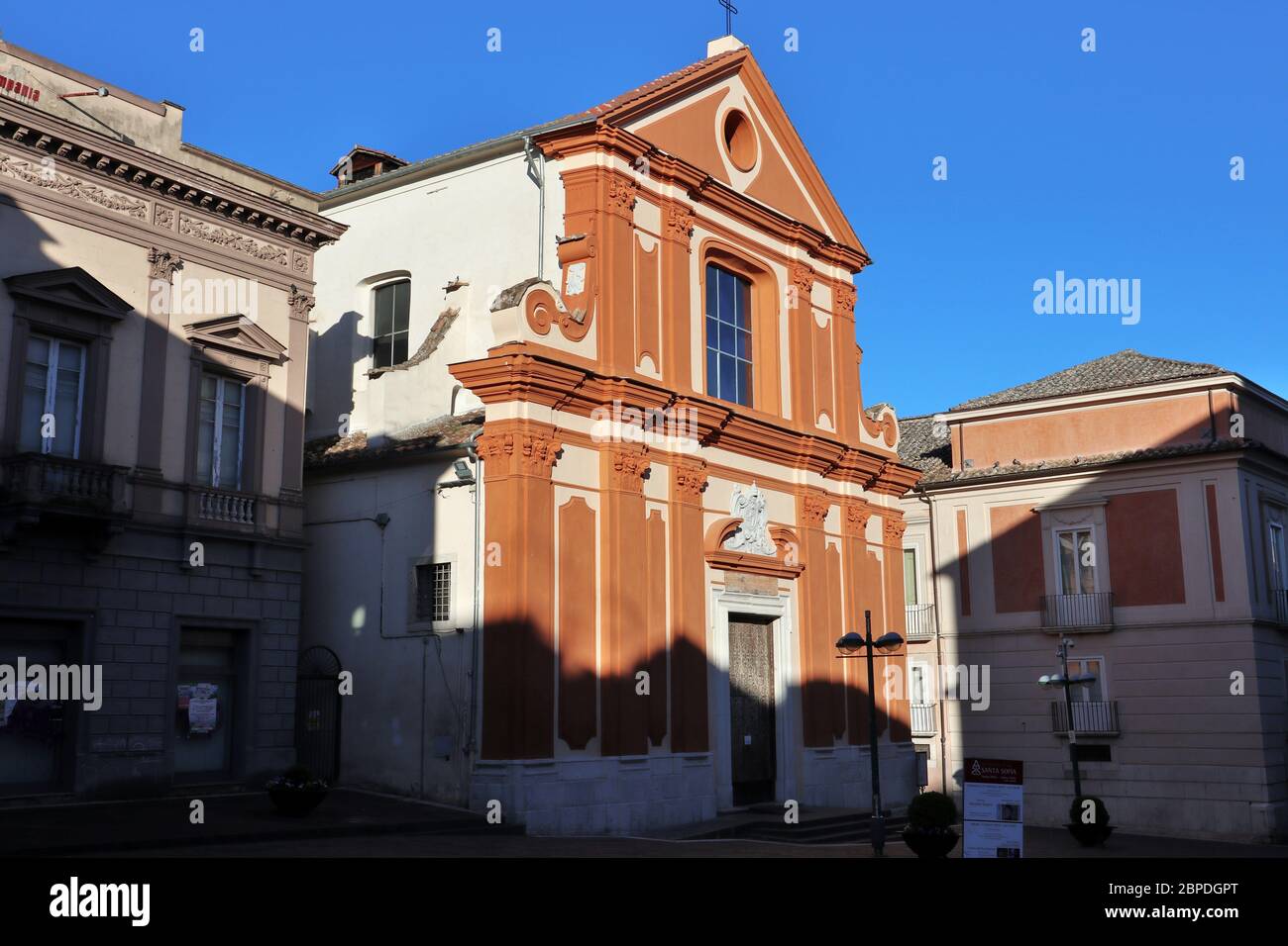 Benevento - Chiesa di San Bartolomeo la mattina presto Stock Photo