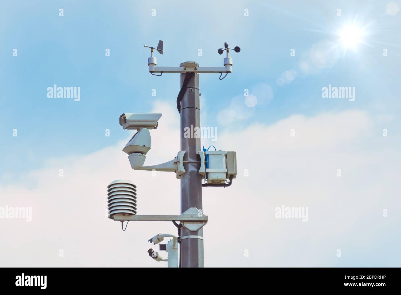 Automatic weather station, with a weather monitoring system and video