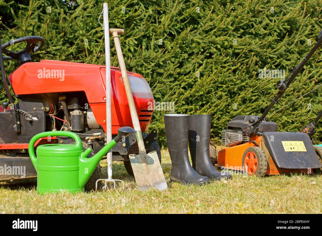 Motorized gardening tools hi-res stock photography and images - Alamy