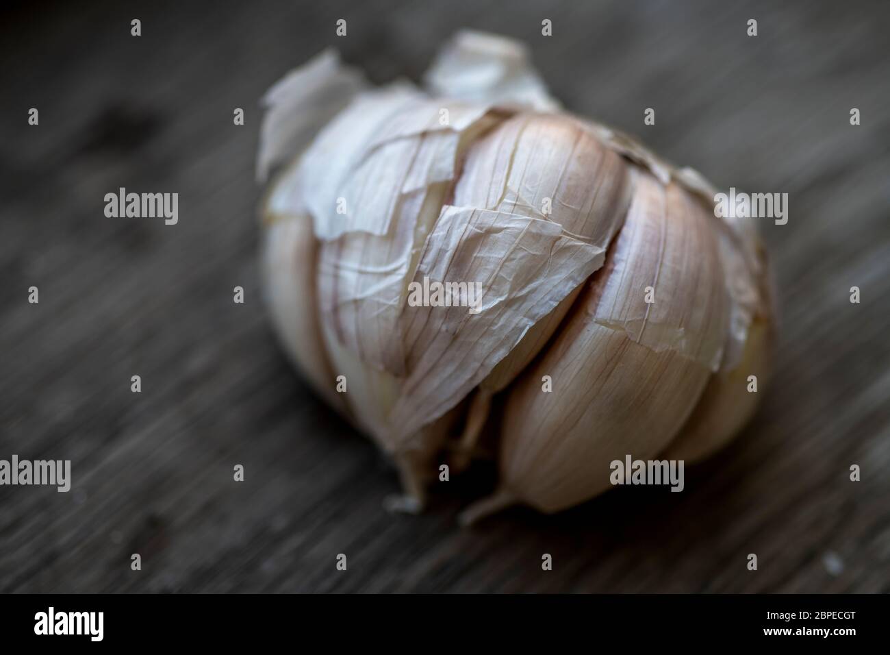 Few garlic bulbs and cloves over a wood table Stock Photo