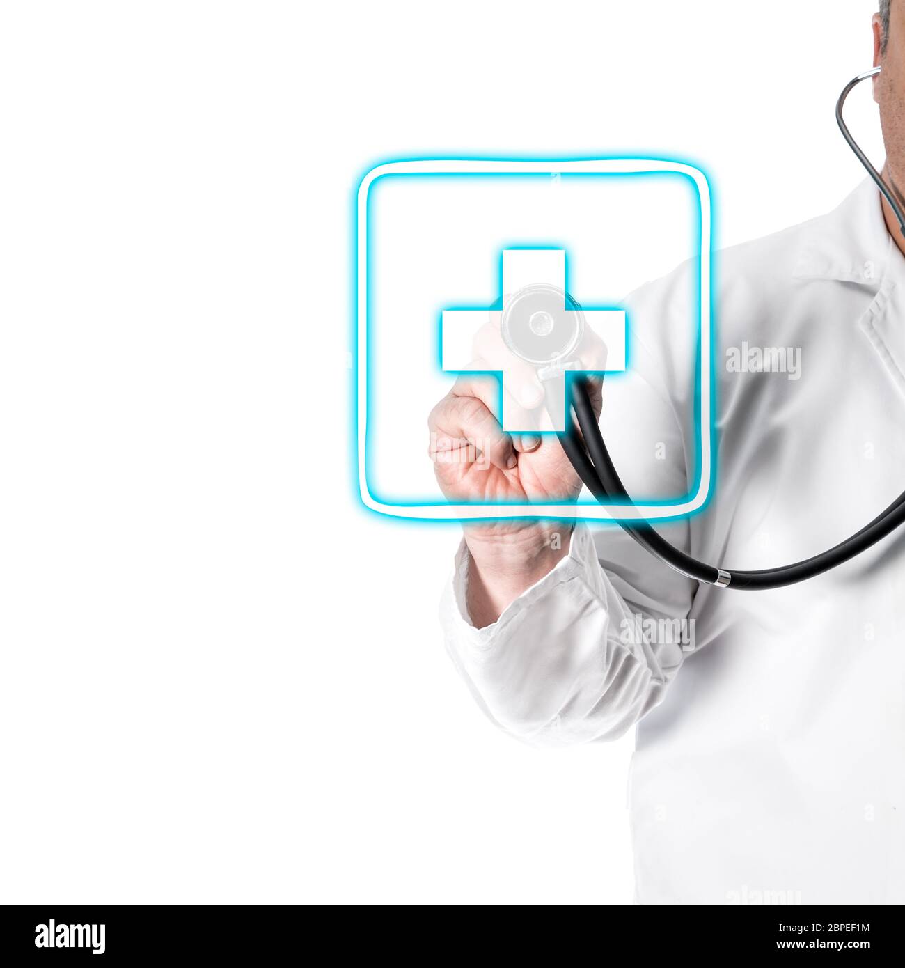 Doktor im weissen Kittel hält ein Stethoskop zum abhören in der Hand Stock Photo