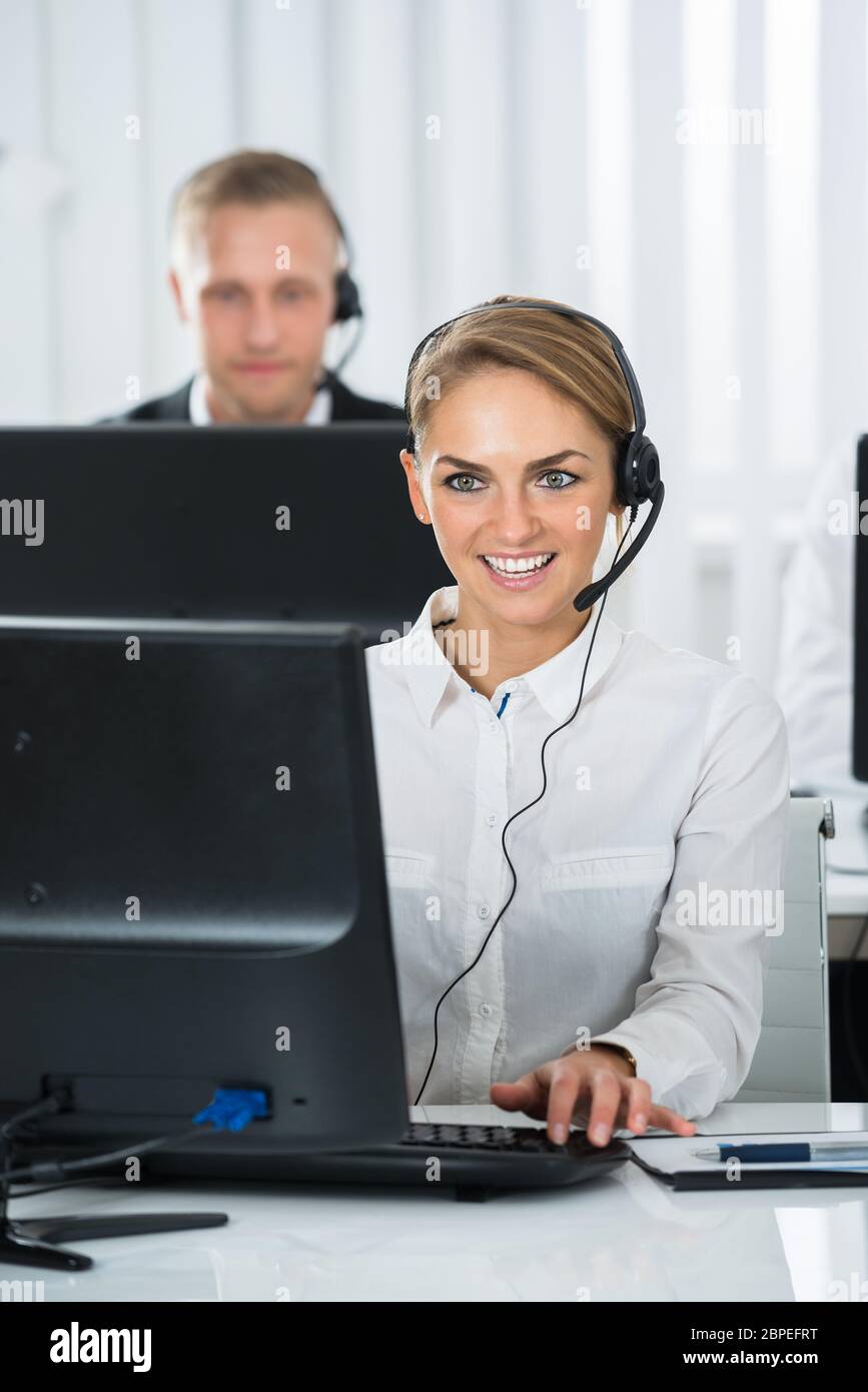 Telemarketer female hi-res stock photography and images - Alamy