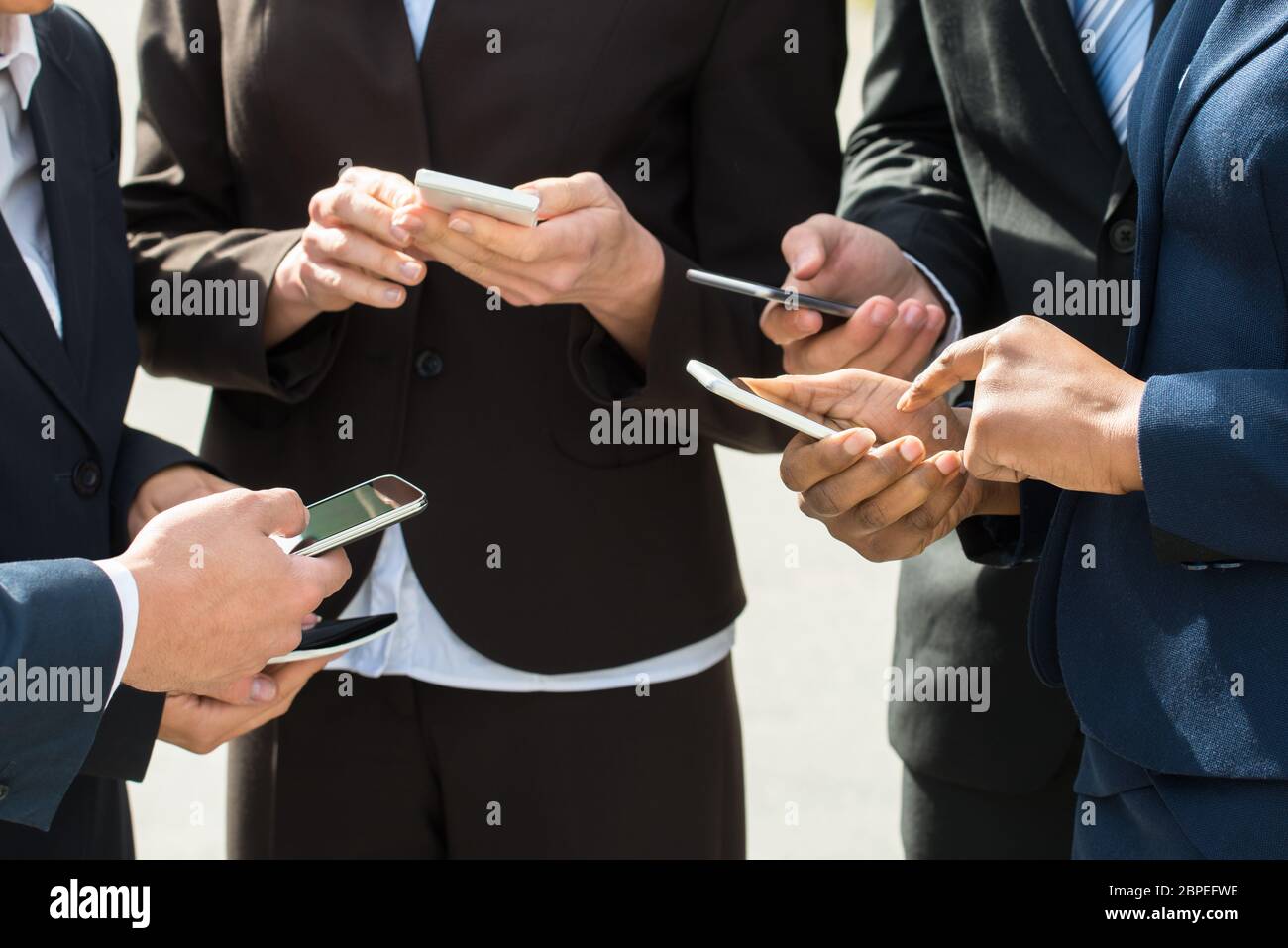 Group of hands holding cell phones hi-res stock photography and images ...