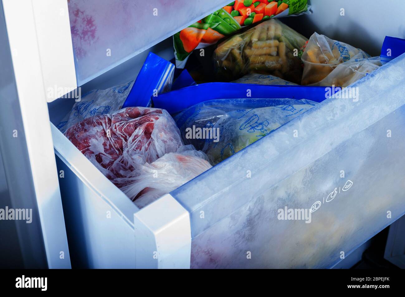 https://c8.alamy.com/comp/2BPEJFK/frozen-vegetables-in-freezer-2BPEJFK.jpg
