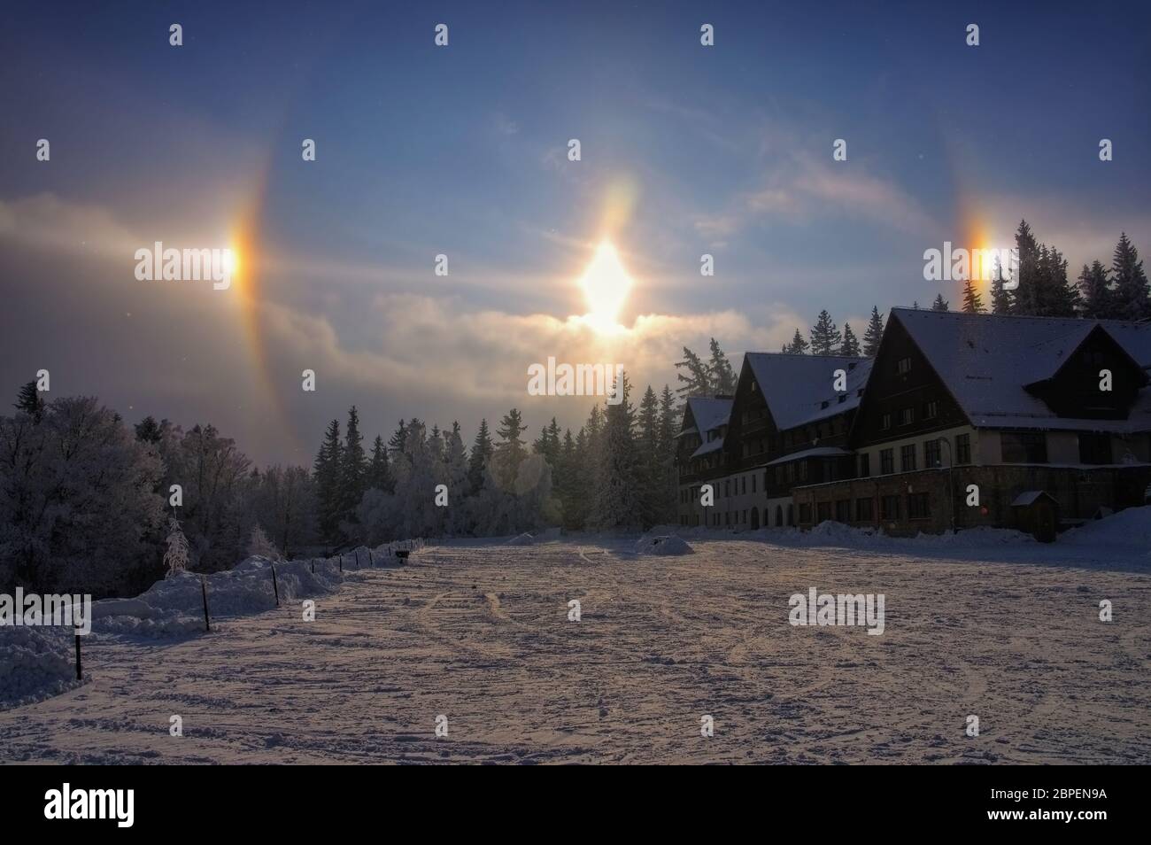 Nebensonnen an einem kalten Wintertag - sun dog, a atmospheric phenomenon, also called  parhelion Stock Photo