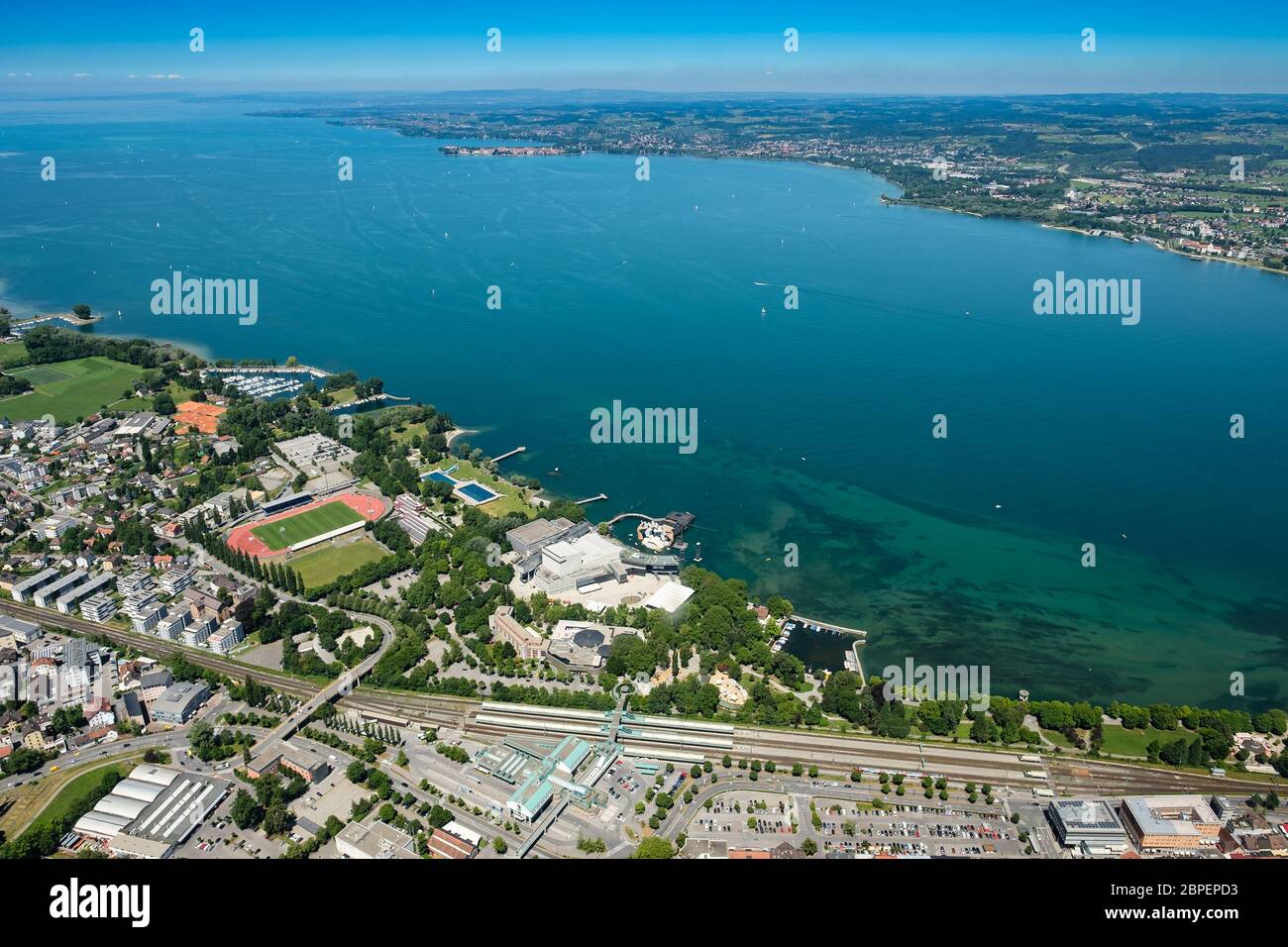Lufaufnahme vom Bodensee mit Bregenz und Seebühne mit Blick nach  Deutschland Stock Photo - Alamy