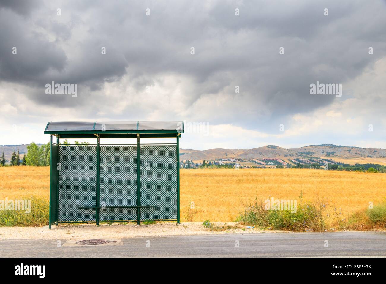 Empty bus stop field hi-res stock photography and images - Alamy