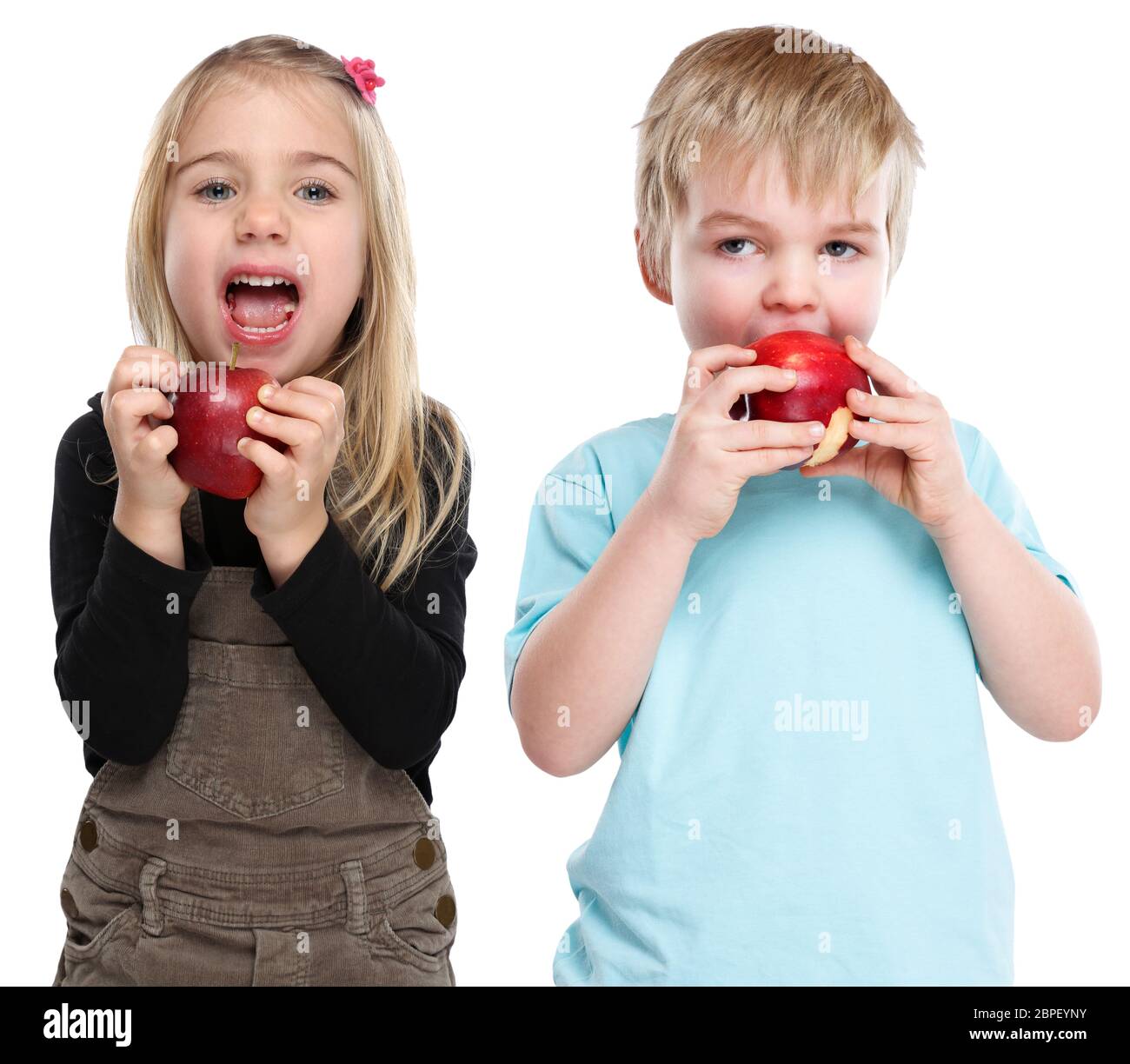 Kinder Apfel Obst Früchte essen Herbst gesunde Ernährung isoliert Freisteller freigestellt vor einem weissen Hintergrund Stock Photo