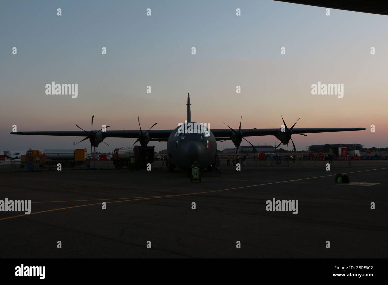 Lockheed C-130 silhouette Stock Photo - Alamy