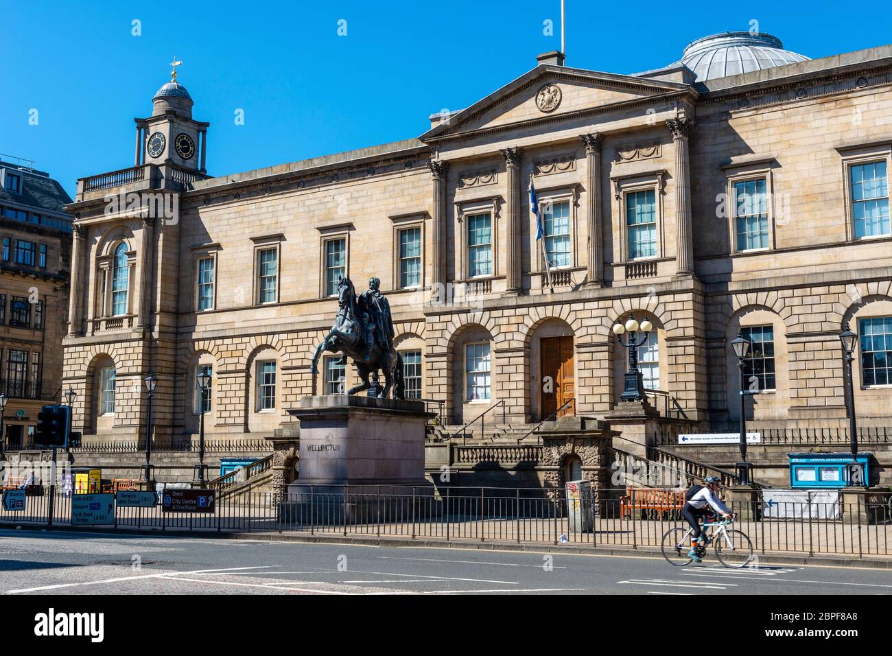 General Register House (GRH) with Duke of Wellington statue in front on Princes Street in Edinburgh, Scotland, UK Stock Photo