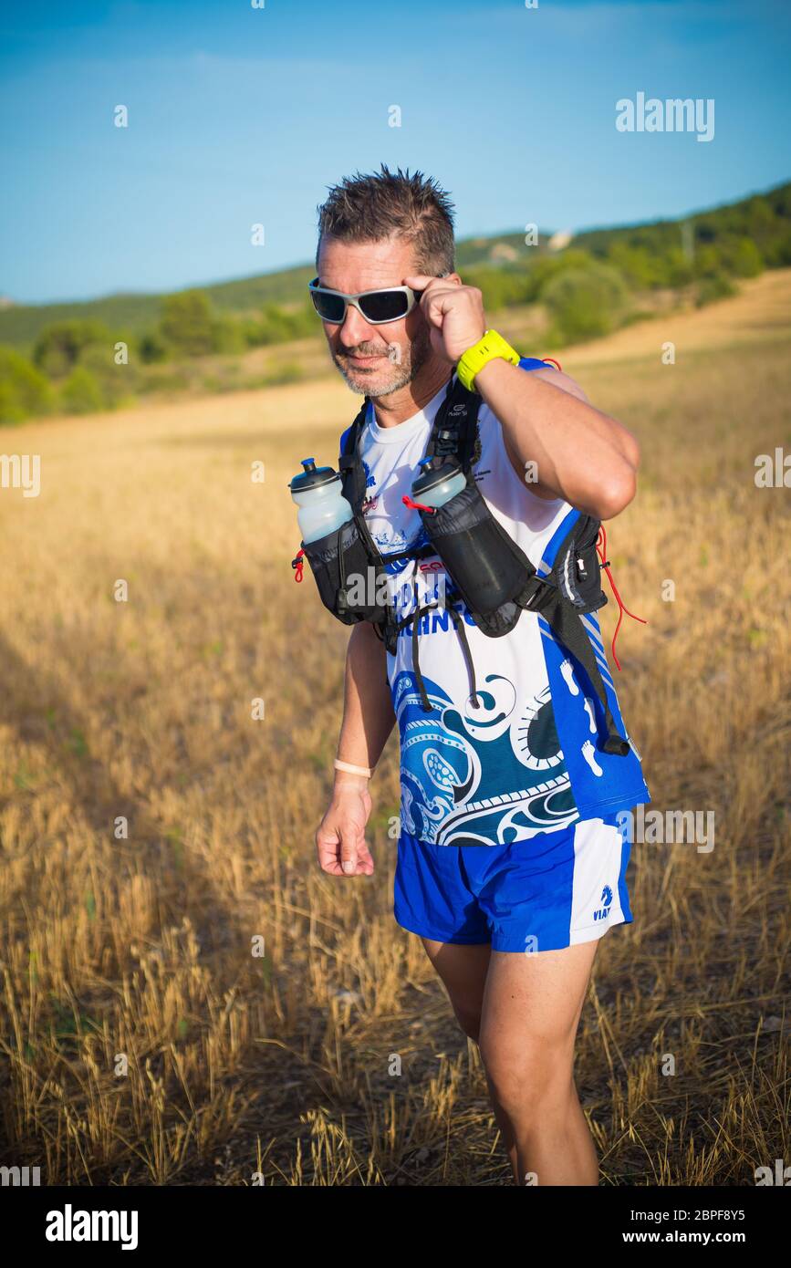 TRAIL RUNNING MAN Stock Photo - Alamy
