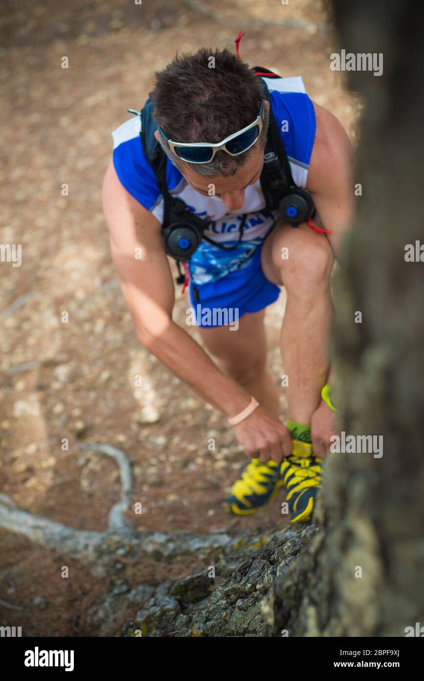TRAIL RUNNING MAN Stock Photo - Alamy