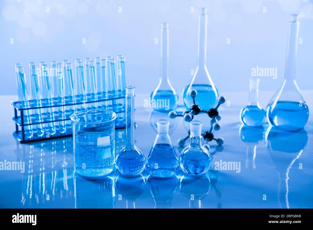 Glassware, Laboratory beakers,Science experiment Stock Photo - Alamy