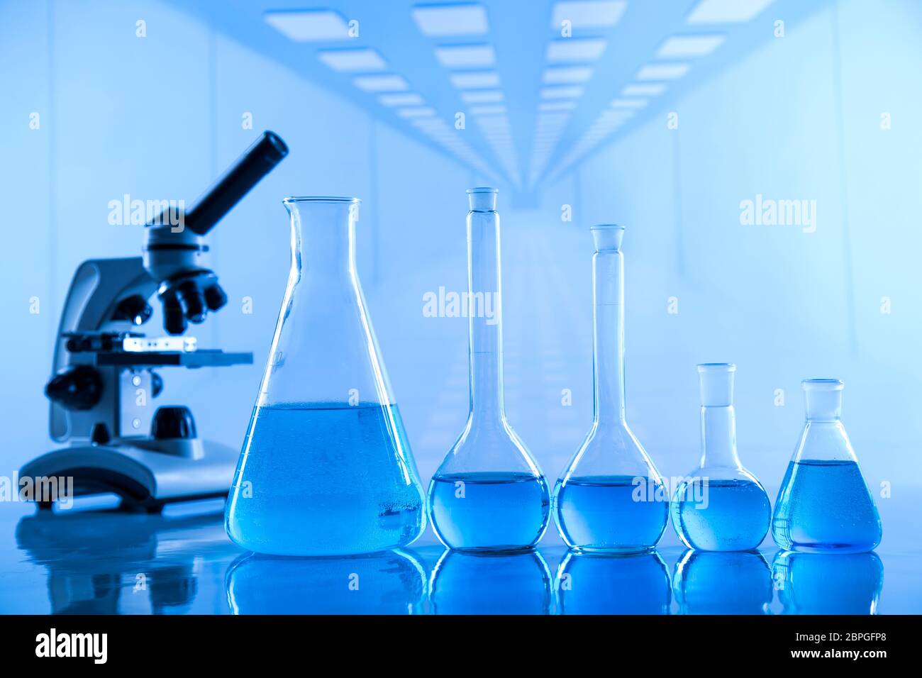 Glassware, Laboratory beakers,Science experiment Stock Photo Alamy