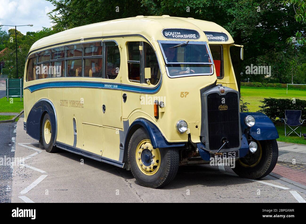 1940's Albion Valkyrie coach in the livery of South Yorkshire Motors seen at the 2012 Trans pennine rally in Harrogate. Stock Photo