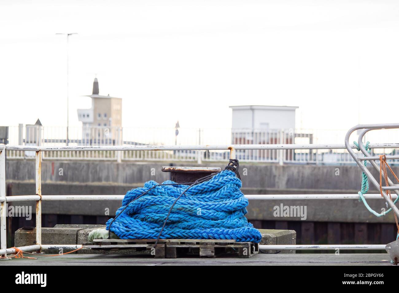 Used rope hi-res stock photography and images - Alamy