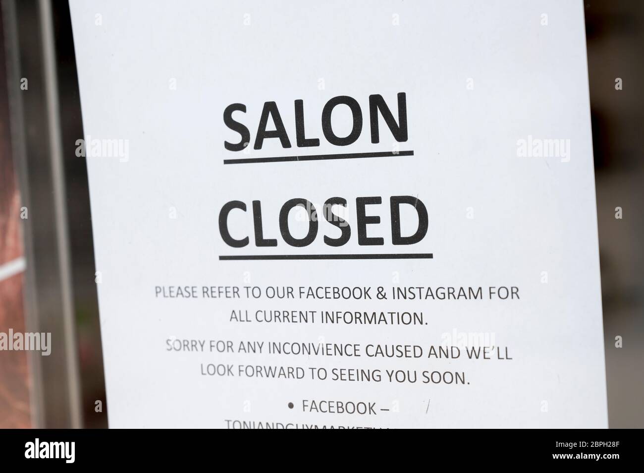 Salon closed sign in a shop window during the Covid19 pandemic, Market