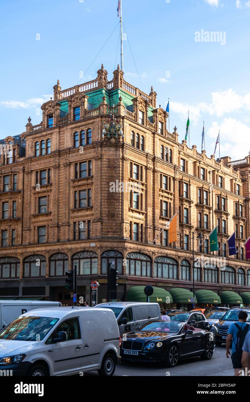 Harrods luxury department store in London, England, UK Stock Photo Alamy
