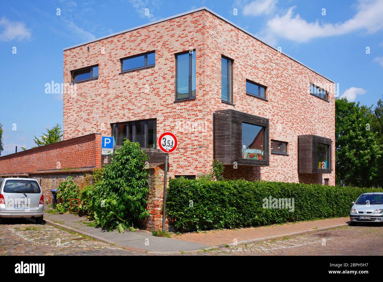 Villa aus Backstein, Modernes Wohngebäude , Lübeck, Schleswig-Holstein, Deutschland, Europa Stock Photo