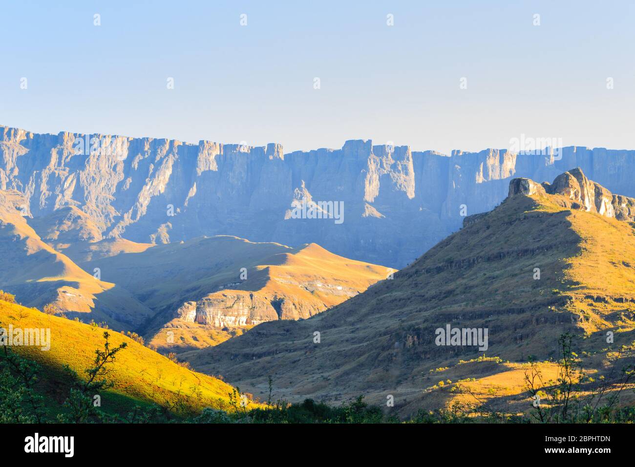 South African landmark, Amphitheatre from Royal Natal National Park ...