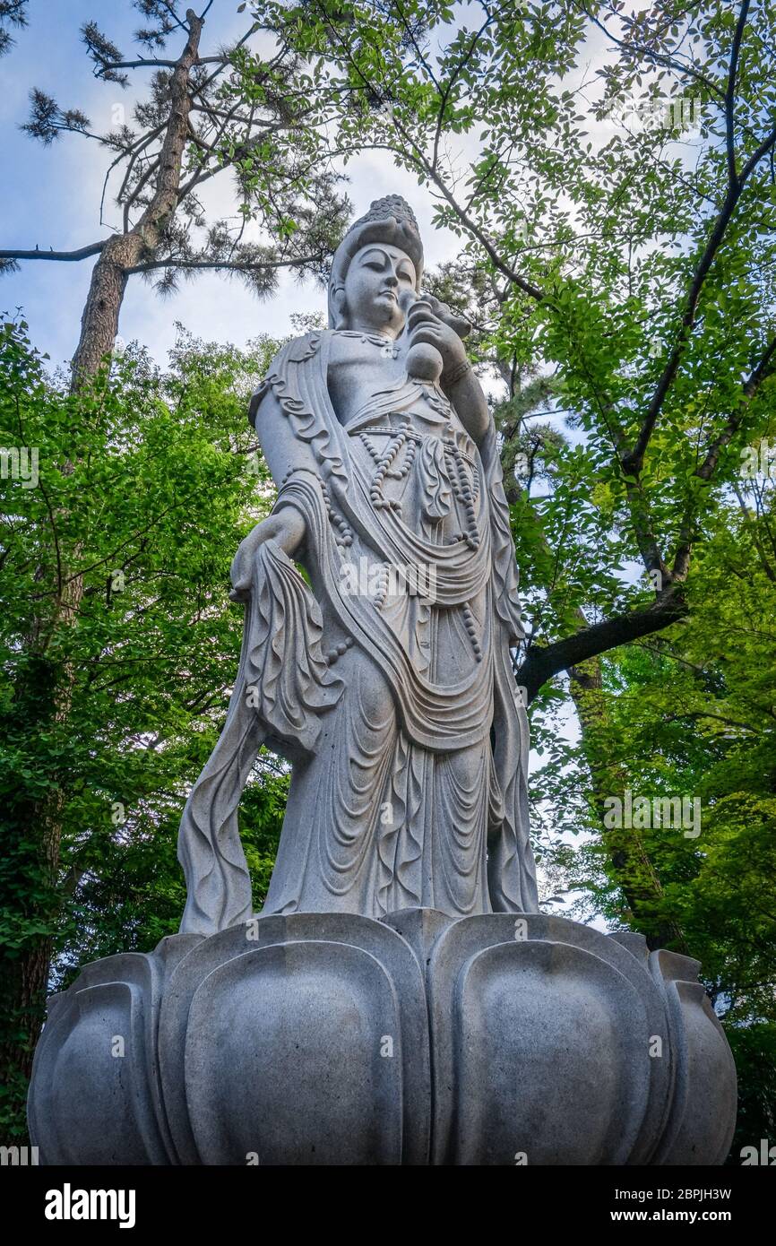 goddess-statue-in-zojo-ji-
