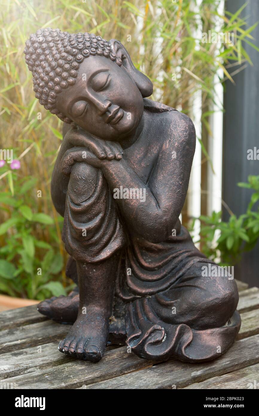 Sleeping buddha hi-res stock photography and images - Alamy