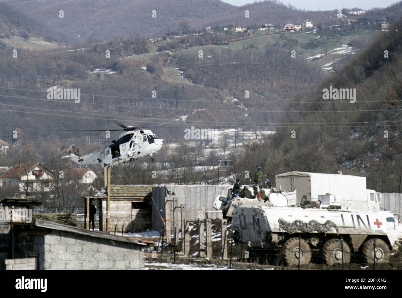27th February 1994 During the war in Bosnia: a Royal Navy Sea King HC4 helicopter of 845 Naval Air Squadron comes in for a landing at the British base in Bila, just outside Vitez. Stock Photo