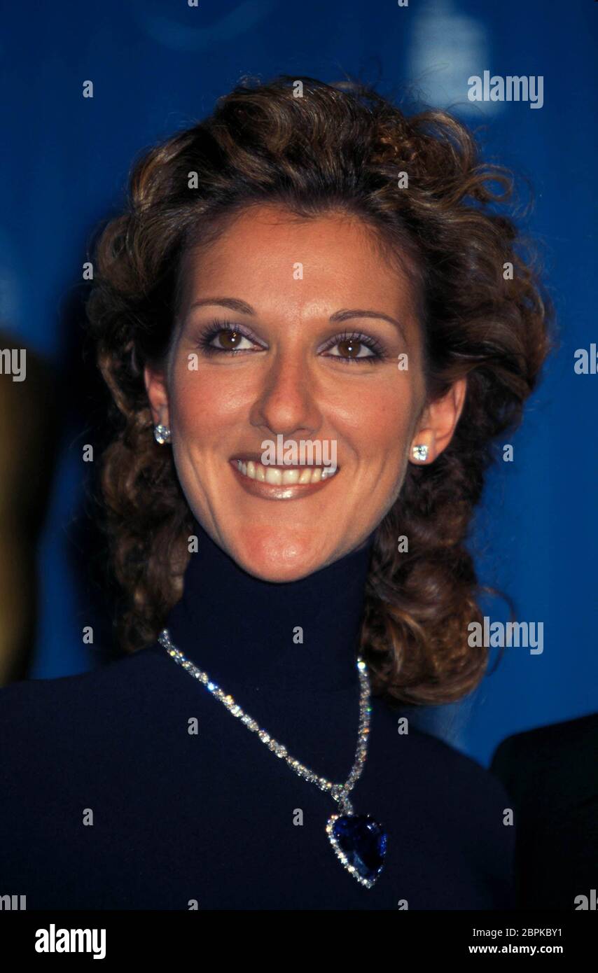 Celine Dion (Wearing 'Heart Of The Ocean' Necklace From The Movie 'Titanic') At The  70Th Academy Academy Awards Shrine Auditorium, LOS  ANGELES, CA. 03-23-1998 Credit: John Barrett/PhotoLink/MediaPunch Stock Photo