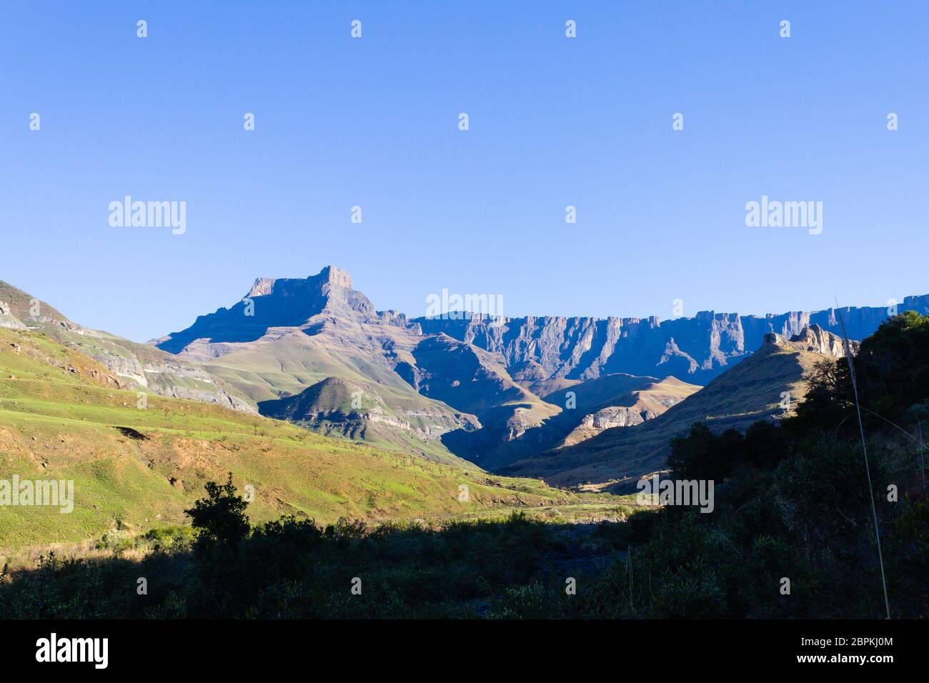South African landmark, Amphitheatre from Royal Natal National Park ...