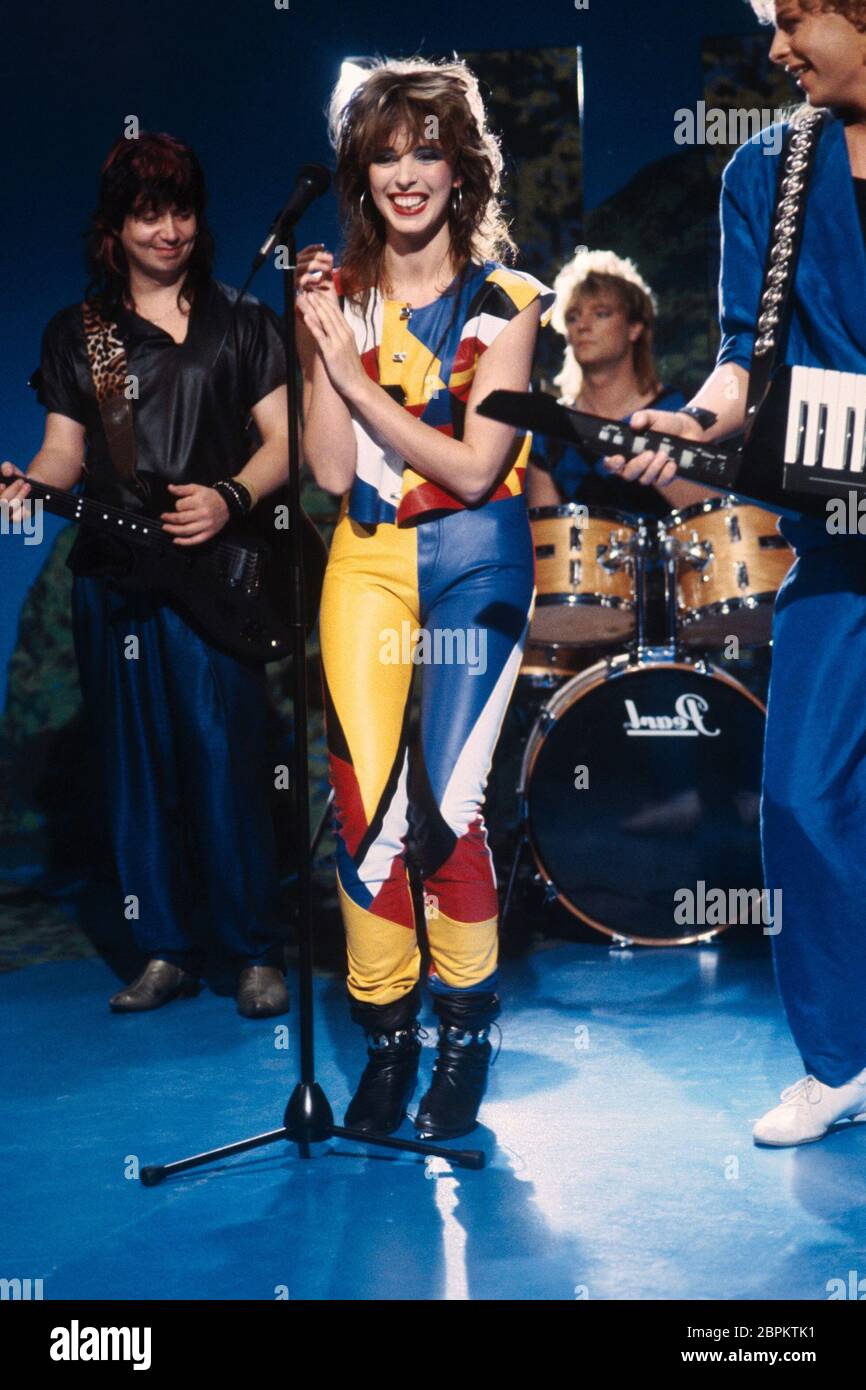 Nena mit Band (NDW) // 80er Jahre - Die deutsche Popmusikerin Nena mit Band  // Neue Deutsche Welle // 80er Stock Photo - Alamy