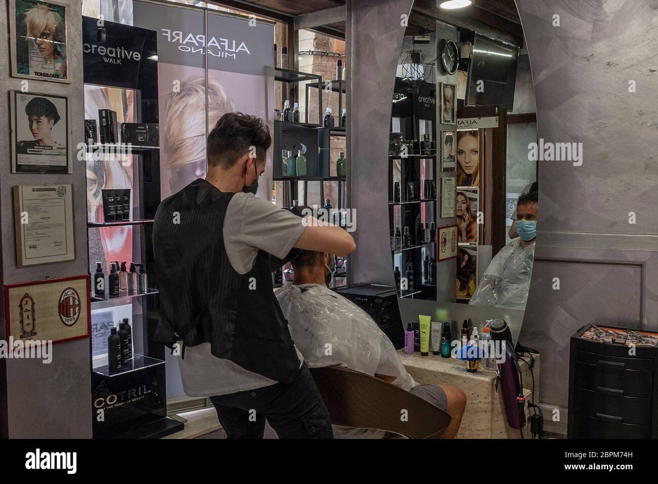 VENICE, ITALY MAY 18 Local hairdressers and barbers reopen their shops for the first time