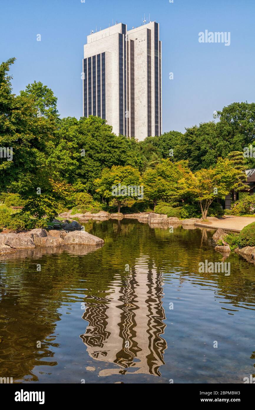 A high-rise hotel in Hamburg next to Park Planten un Blomen Stock Photo -  Alamy