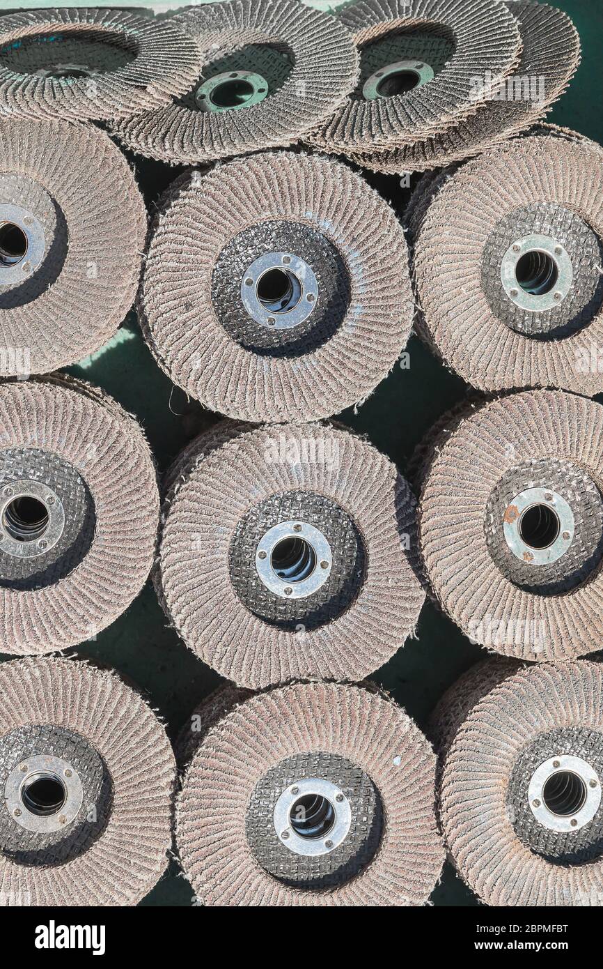 The old sanding discs for grinding various dimensions. Discontinued use