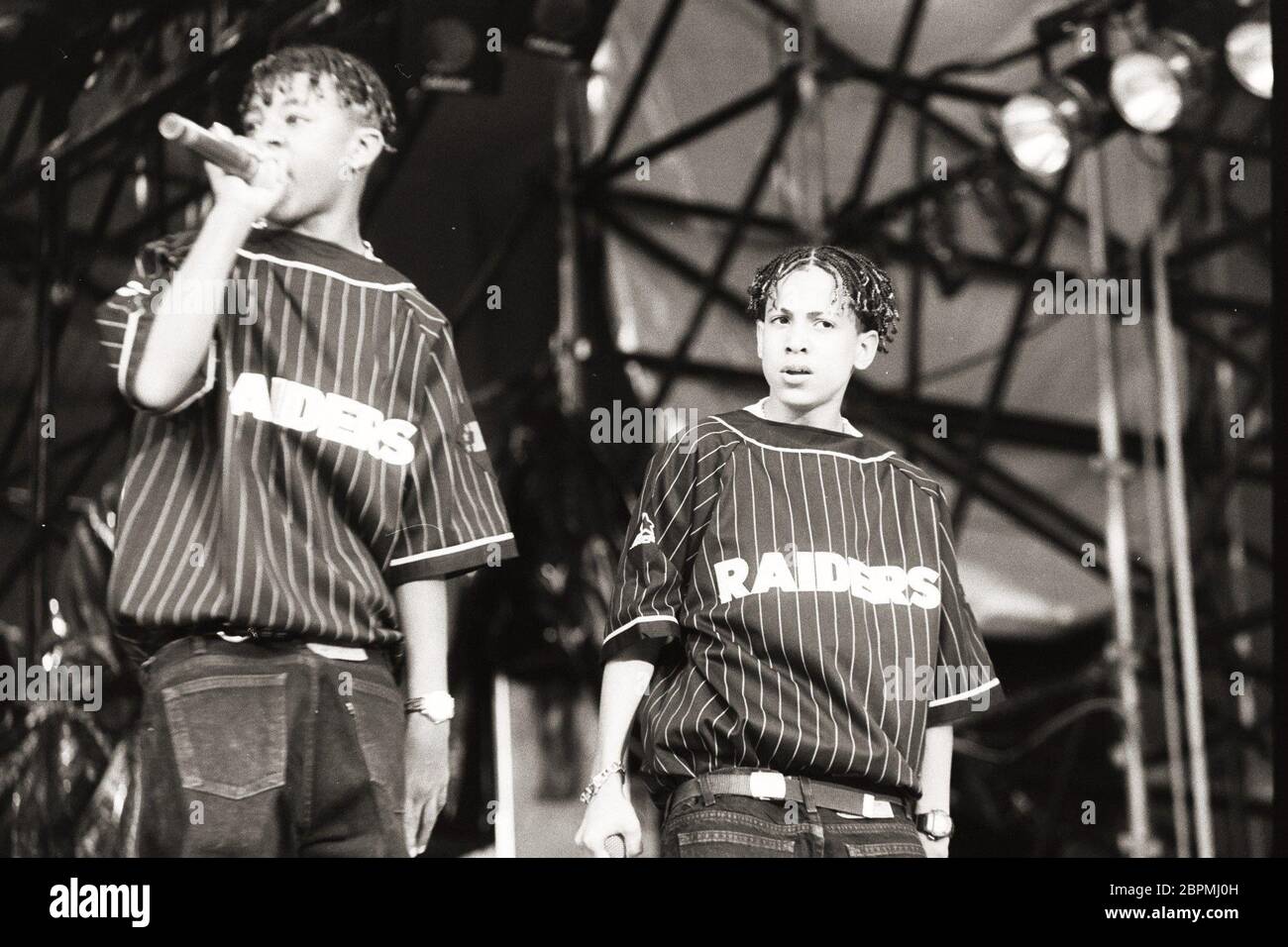 Kris kross hi-res stock photography and images - Alamy