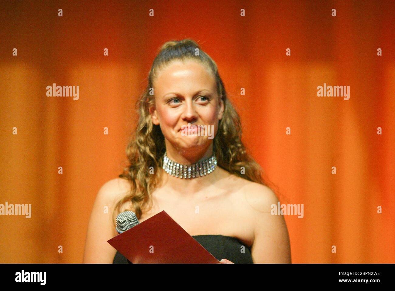 'New Faces Award' //2002 - Verleihung des 'New Faces Awards'. Moderatorin Barbara Schöneberger. Stock Photo