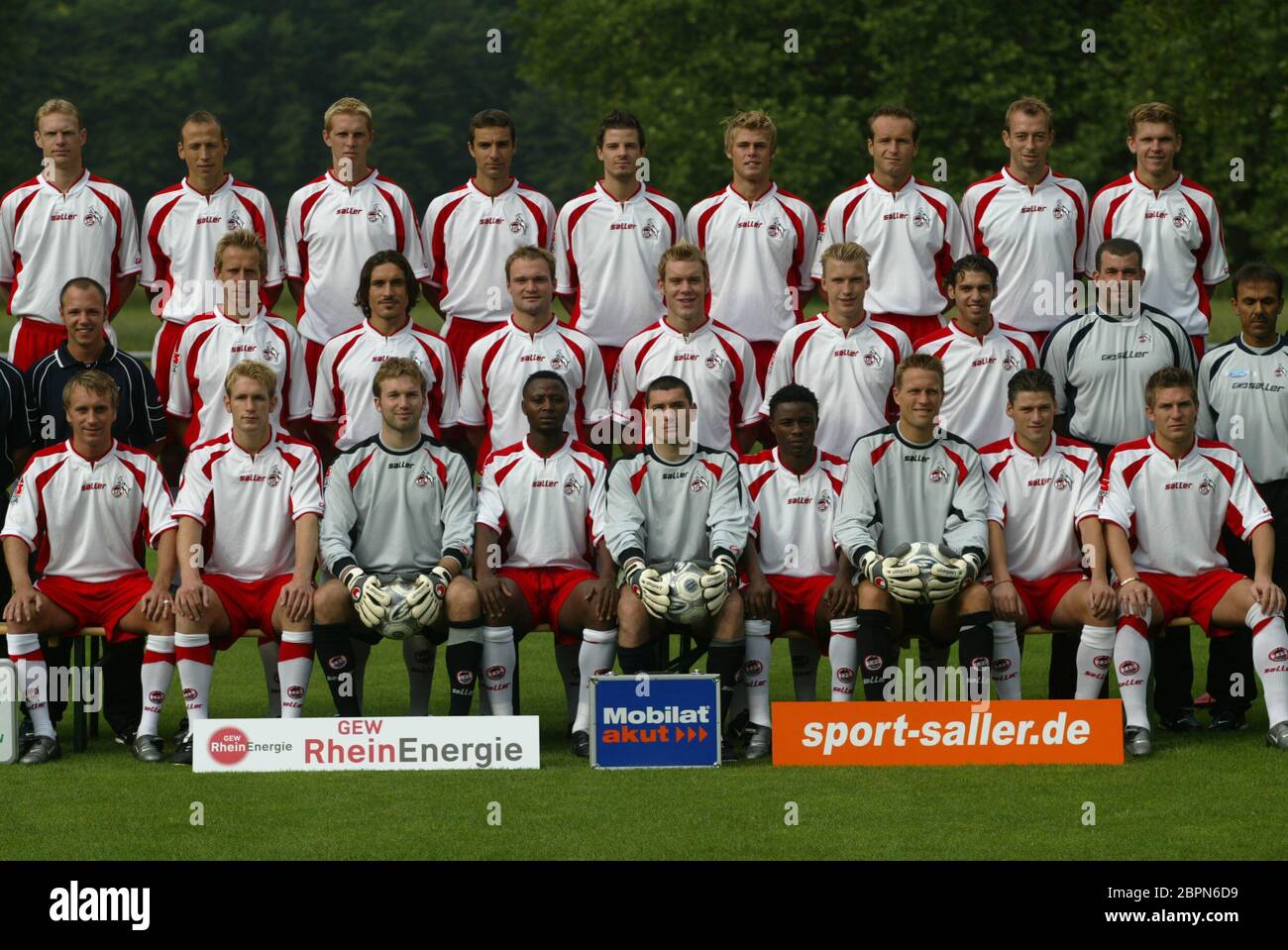 1. FC Köln  - Präsentation des Kaders für die Saison 2003/2004 am Geißbockheim. Offizielles Mannschaftsfoto. Stock Photo