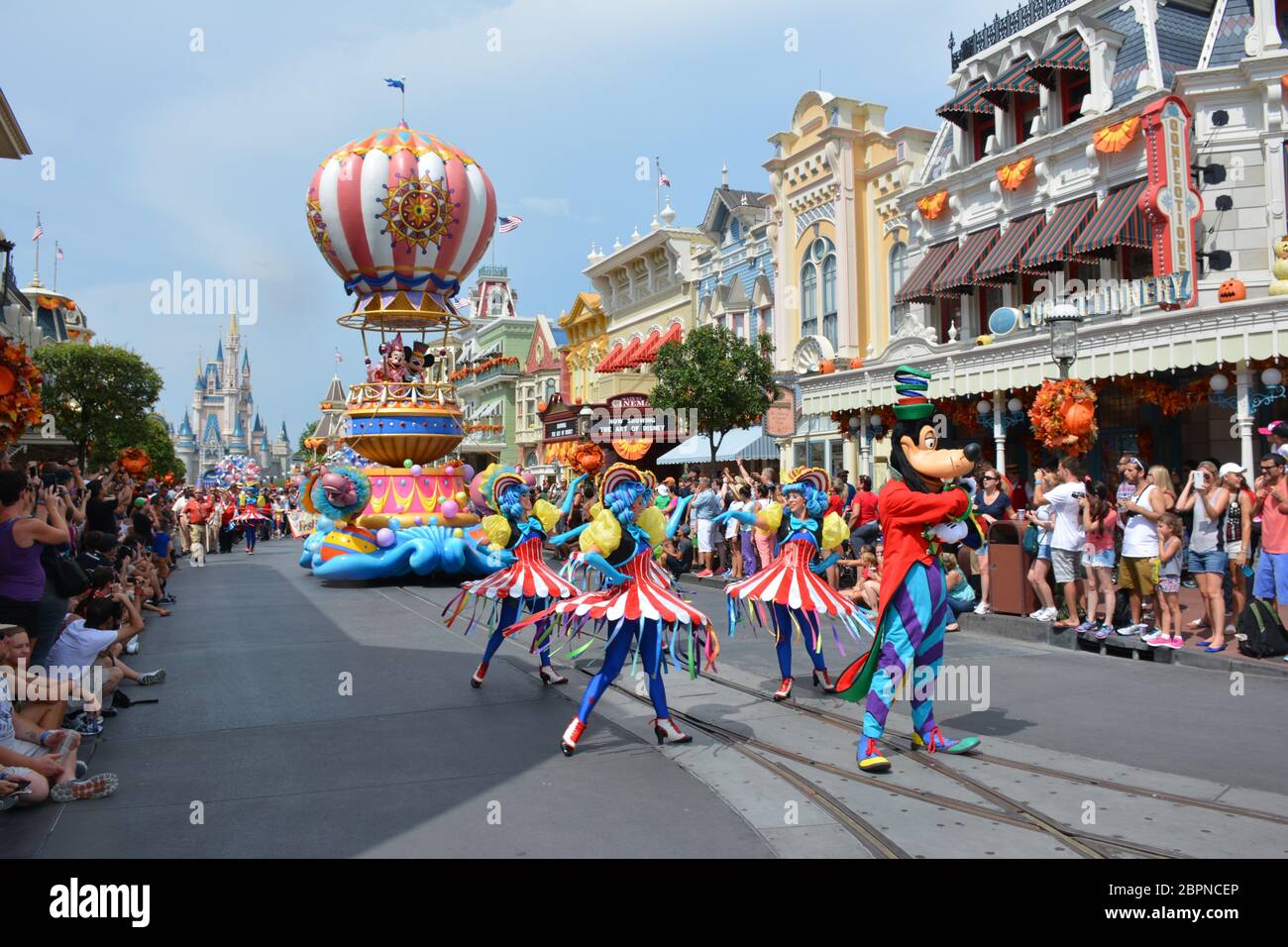 Watch disney parade hotsell