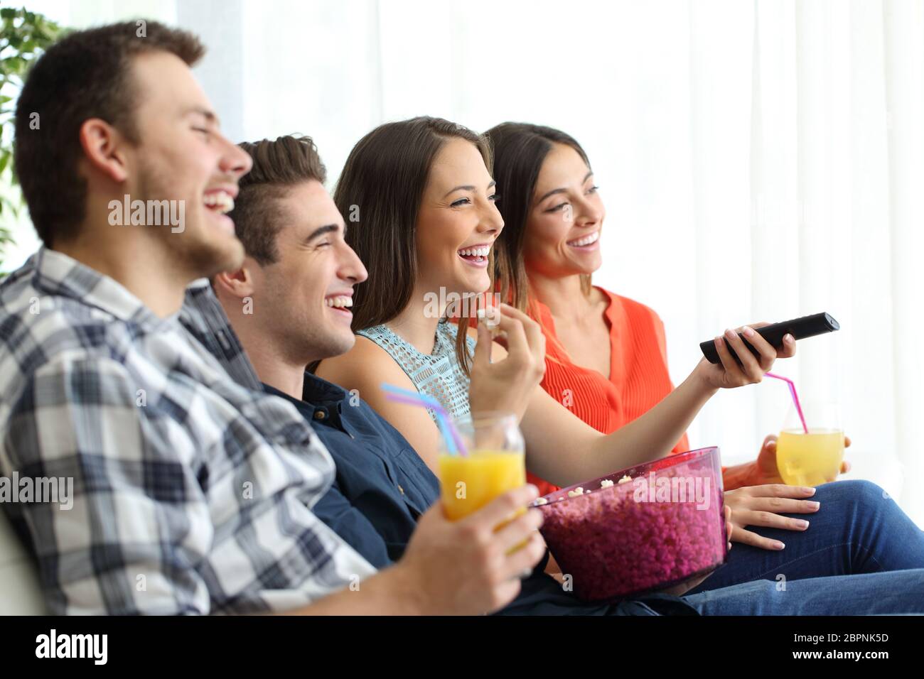 Teens in tv room hi-res stock photography and images - Alamy