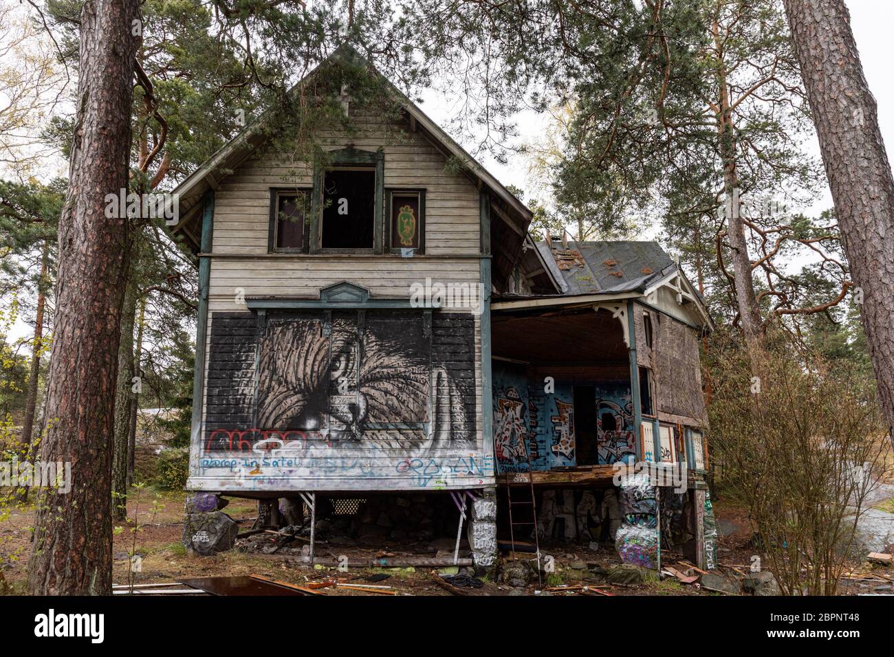 Dilapidated old villa - the last one standing - in Kruunuvuori district of Helsinki, Finland Stock Photo