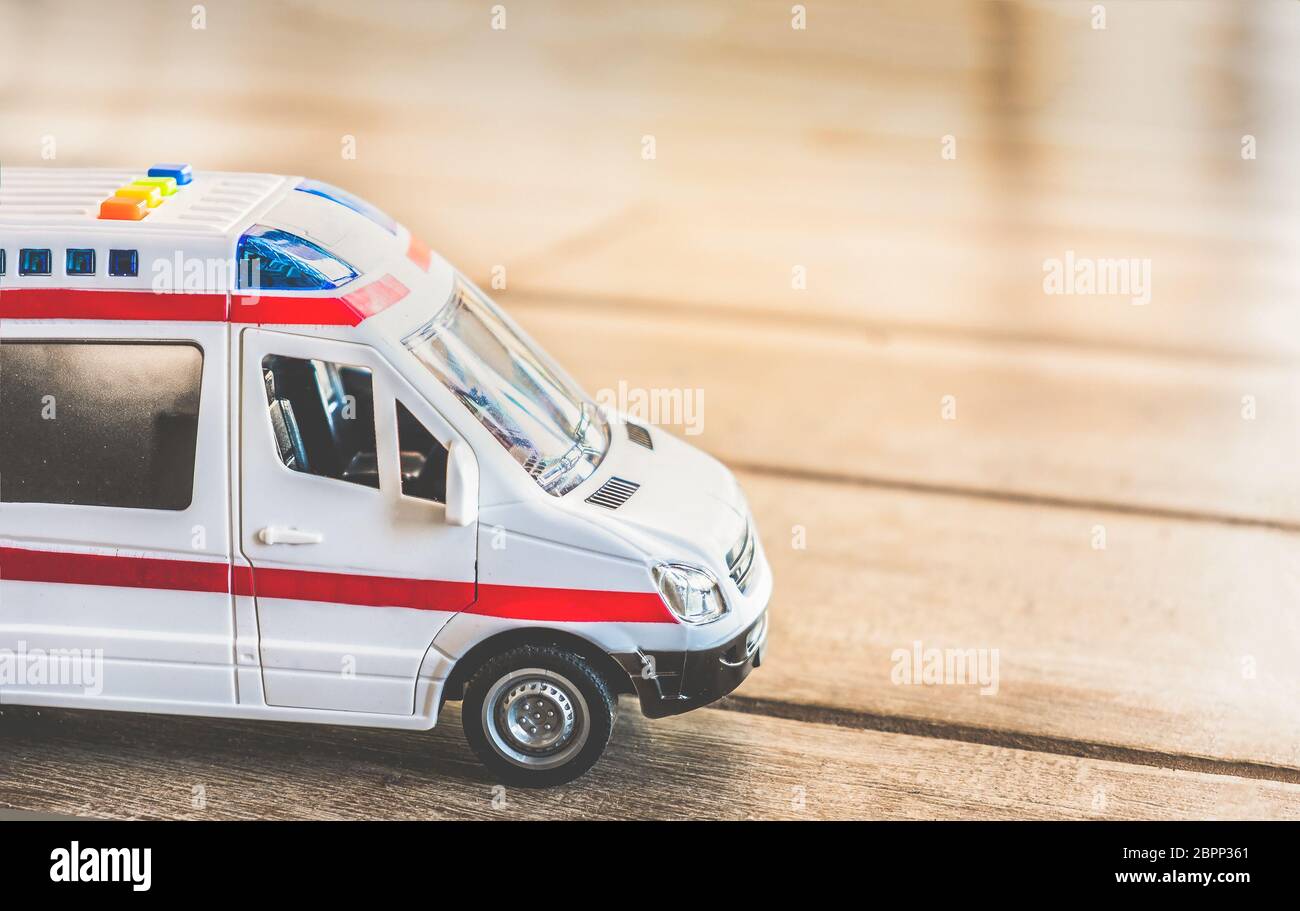 Longueur Approx 25-35 cm Style rétro Vintage Antique Ambulance, Jaune Pamer-Toys Voiture modèle en tôle 