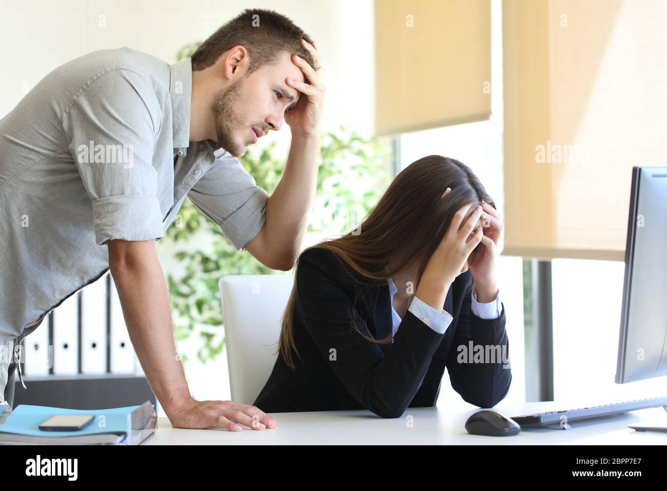 Teamwork Worry Coworkers difficulties hi-res stock photography and images - Alamy