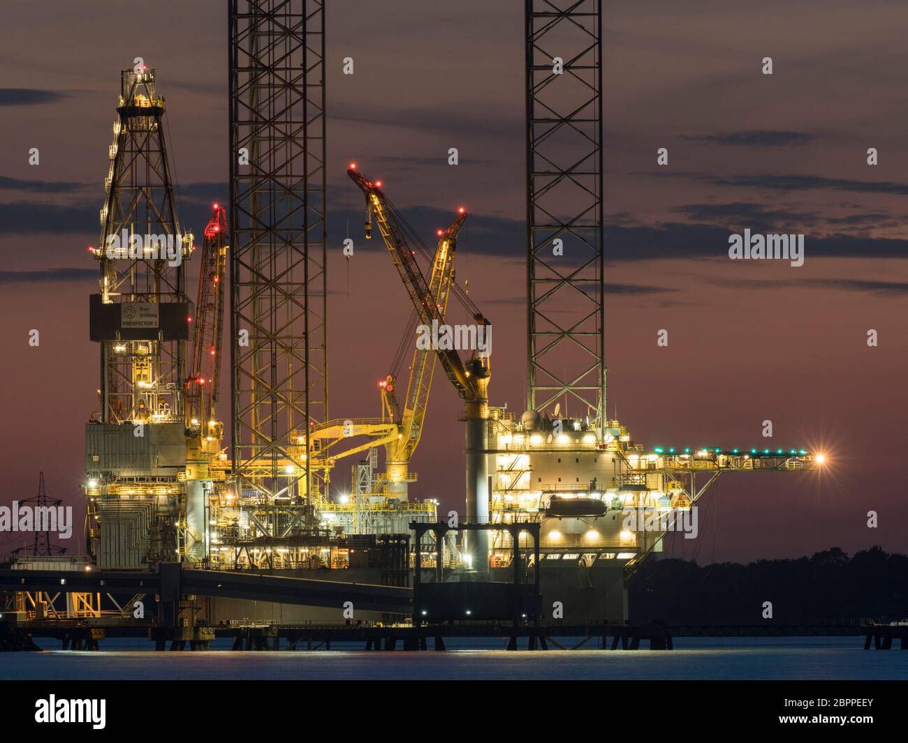 Jackup platform hi-res stock photography and images - Alamy