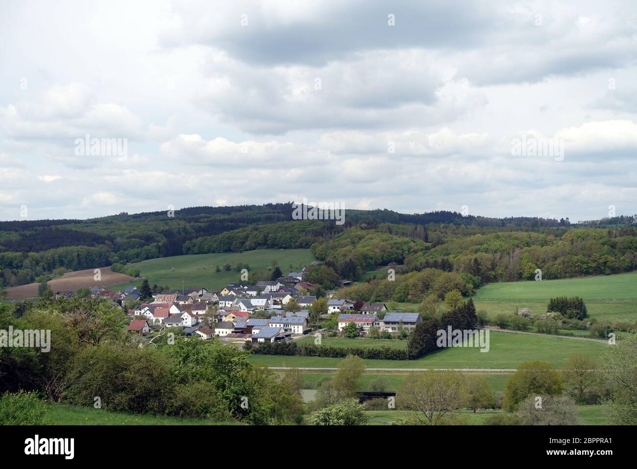 Blick von der Sankt Hubertus Kirche Hilgerath auf  Neichen, Rheinland-Pfalz, Deutschland Stock Photo